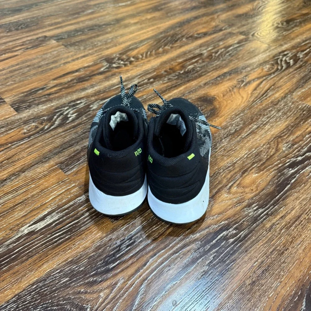 Nike Size 6Y Kyrie Flytrap 5 Kids Basketball Shoes Black White Volt DD0340-002